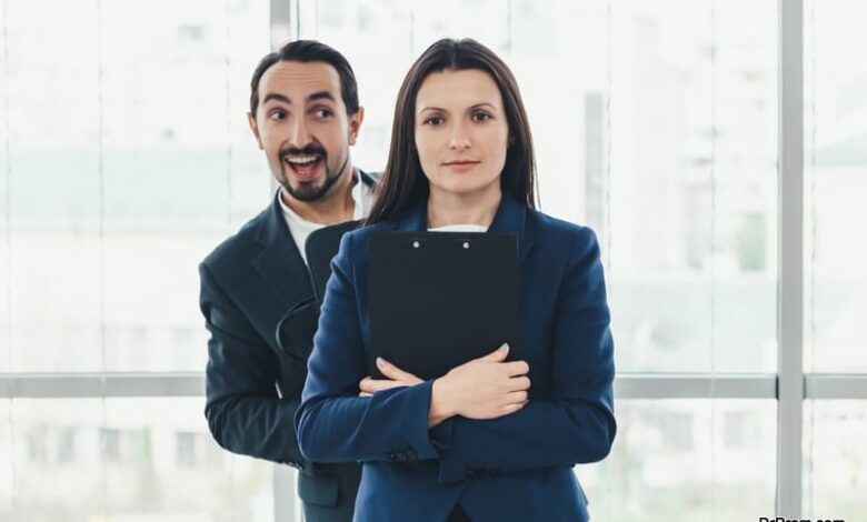 كيف اتعامل مع الناس الخبثاء اللي بوجهين