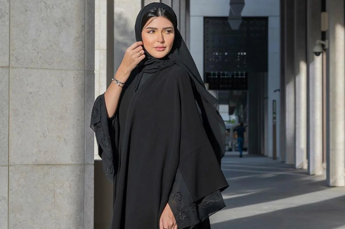 10 موديلات عبايات سوداء للتفصيل كلوش مميزة