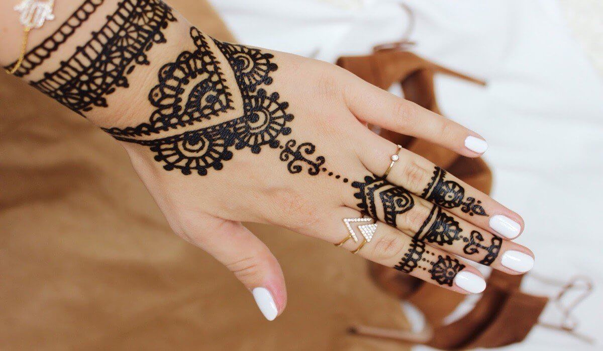 رسومات حنه رقيقه وبسيطه للعرايس 2023