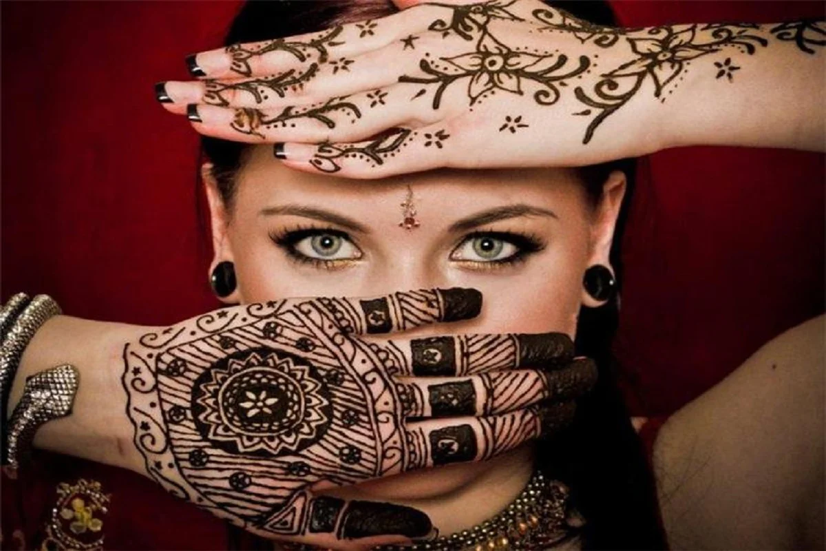 رسومات حنة لليد رقيقة فراشات 2023