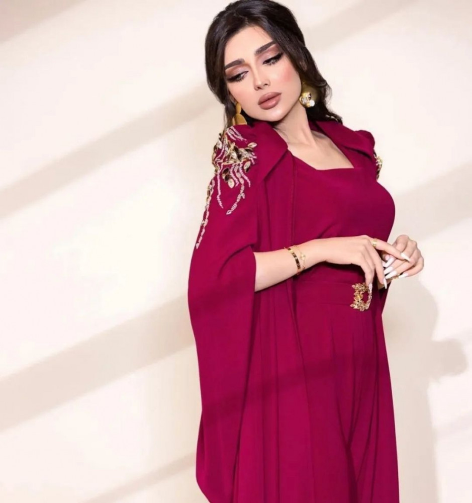 موديلات فساتين كودلي سادة 2023