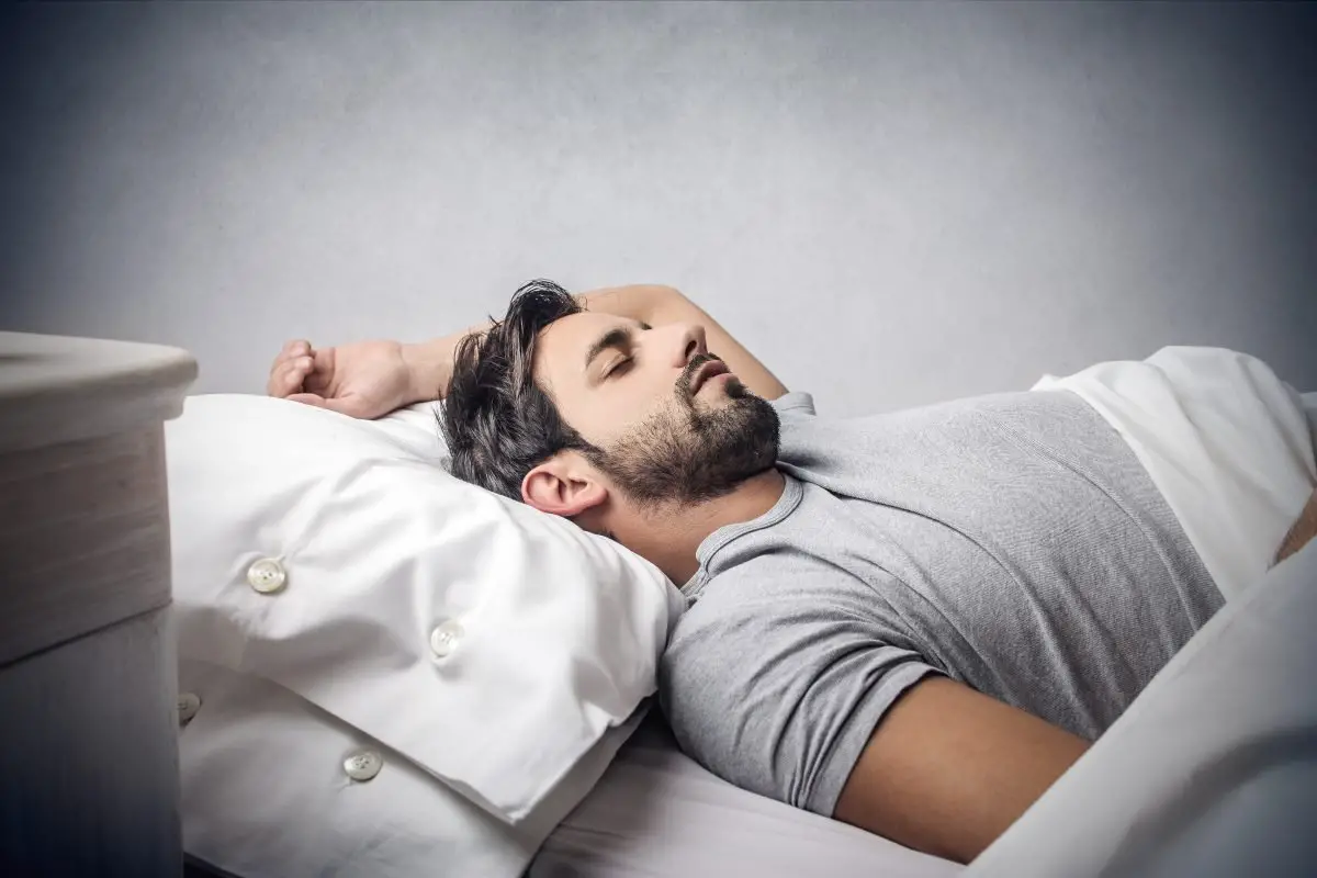 تفسير حلم رؤية رجل عاري في المنام