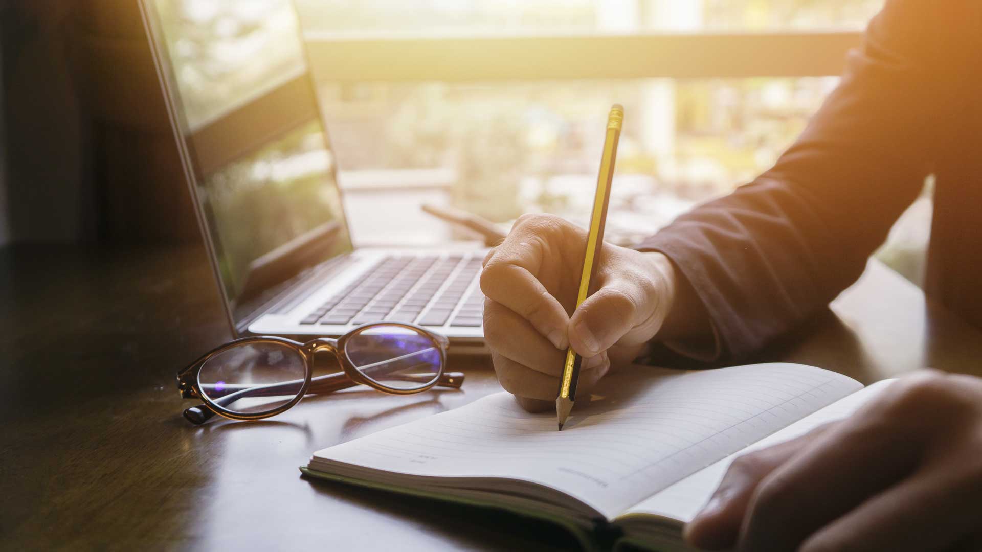 ما الفرق بين المقامة والقصة