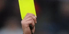 كم بطاقة صفراء توقف اللاعب