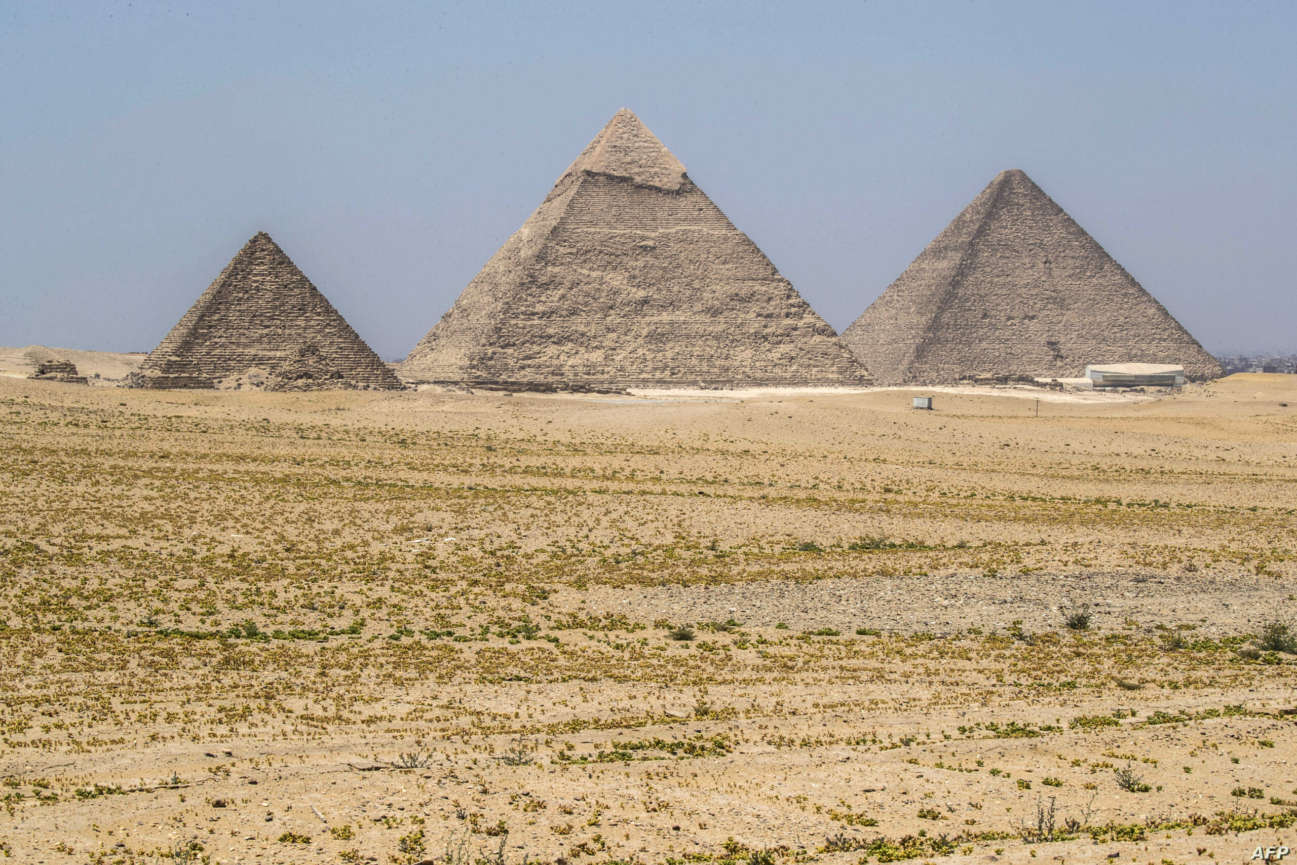 كيف تم حمل الحجارة لبناء الأهرامات