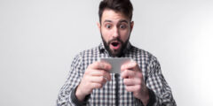 هل التليفون يضعف النظر ، مخاطر الموبايل على العيون