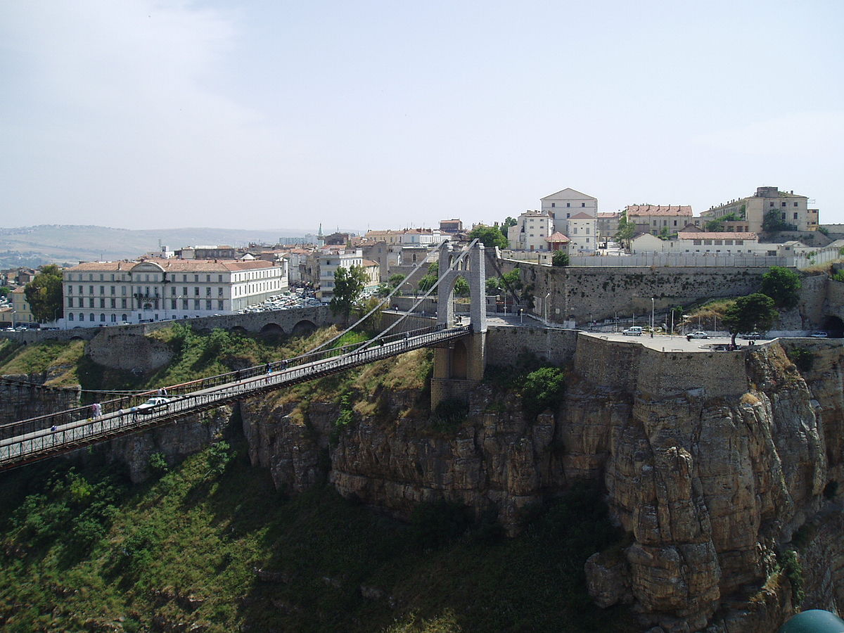 كم عدد سكان قسنطينة